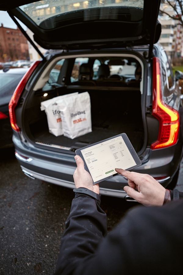 Le système de livraison itinérante Volvo facilite les achats en ligne