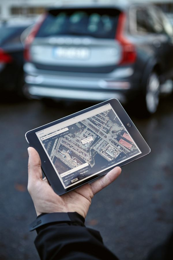 Le système de livraison itinérante Volvo facilite les achats en ligne