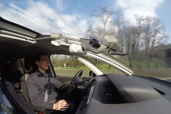 Le Citroën C4 Picasso autonome circule sans supervision du conducteur
