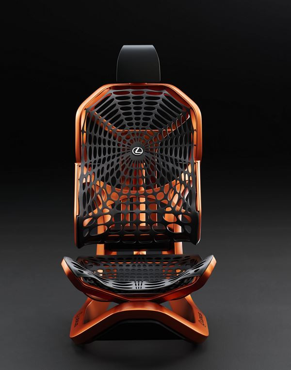 Le dossier du siège Lexus Kinetic Seat repose sur une structure en toile d’araignée