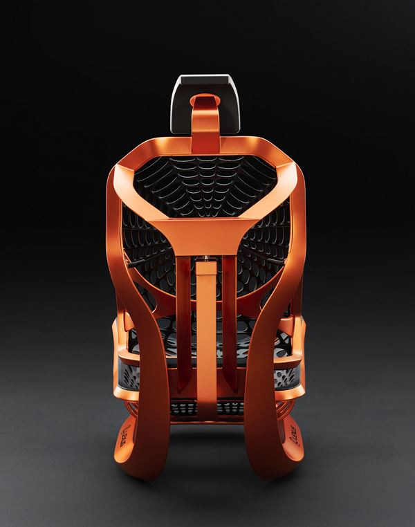 Le dossier du siège Lexus Kinetic Seat repose sur une structure en toile d’araignée