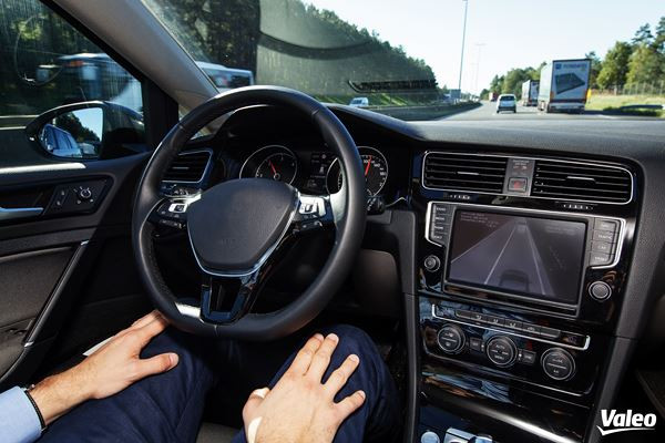 Le prototype technologique Valeo Cruise4U roule de façon automatisée