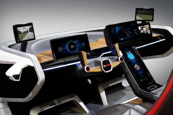 Le concept-car Bosch transforme la voiture en assistant personnel sur quatre roues