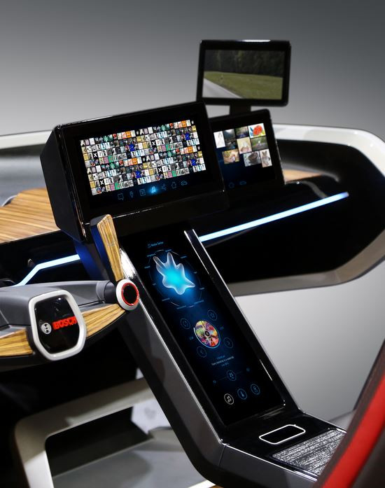 Le concept-car Bosch transforme la voiture en assistant personnel sur quatre roues