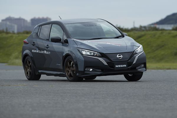 Une transmission intégrale électrique Nissan avec un moteur électrique par essieu