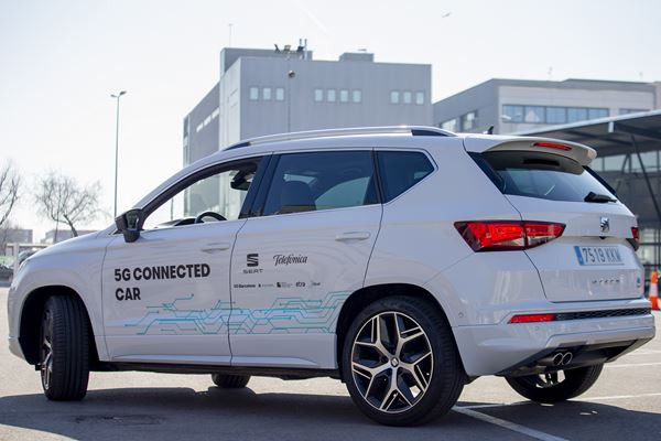 La voiture connectée en 5G détecte les piétons, les cyclistes et les obstacles statiques