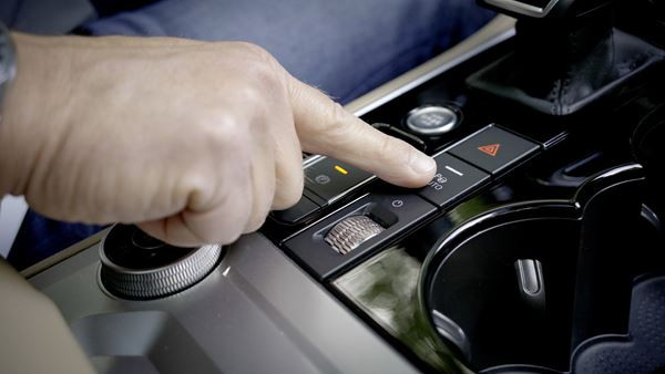La commande à distance sur smartphone permet de garer le Volkswagen Touareg