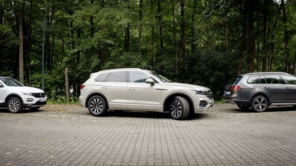 La commande à distance sur smartphone permet de garer le Volkswagen Touareg