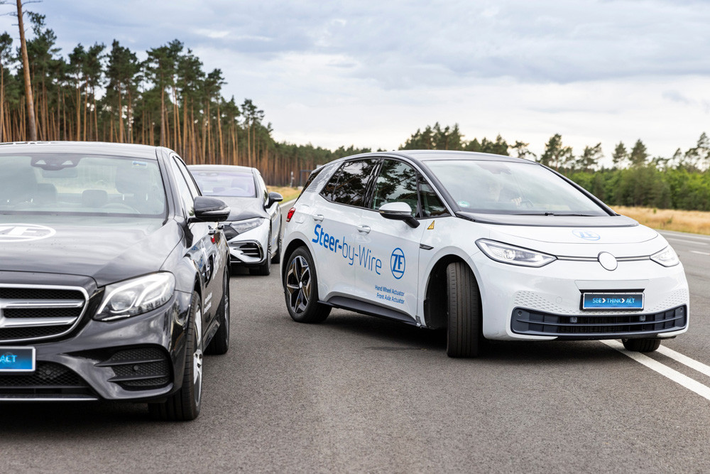 La direction steer-by-wire assure les manœuvres autonomes d'évitement d'urgence