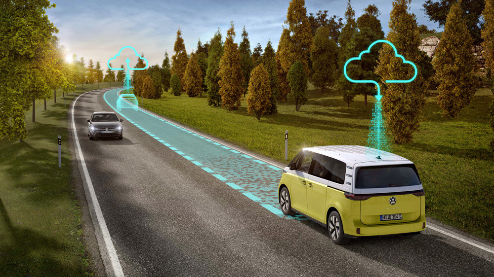 Le système Travel Assist avec intelligence collective Volkswagen assure les changements de voie