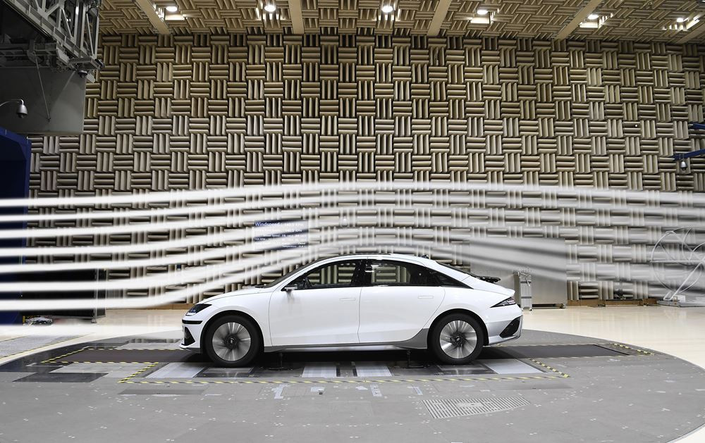 La Hyundai Ioniq 6 affiche un coefficient de traînée faible de 0,21