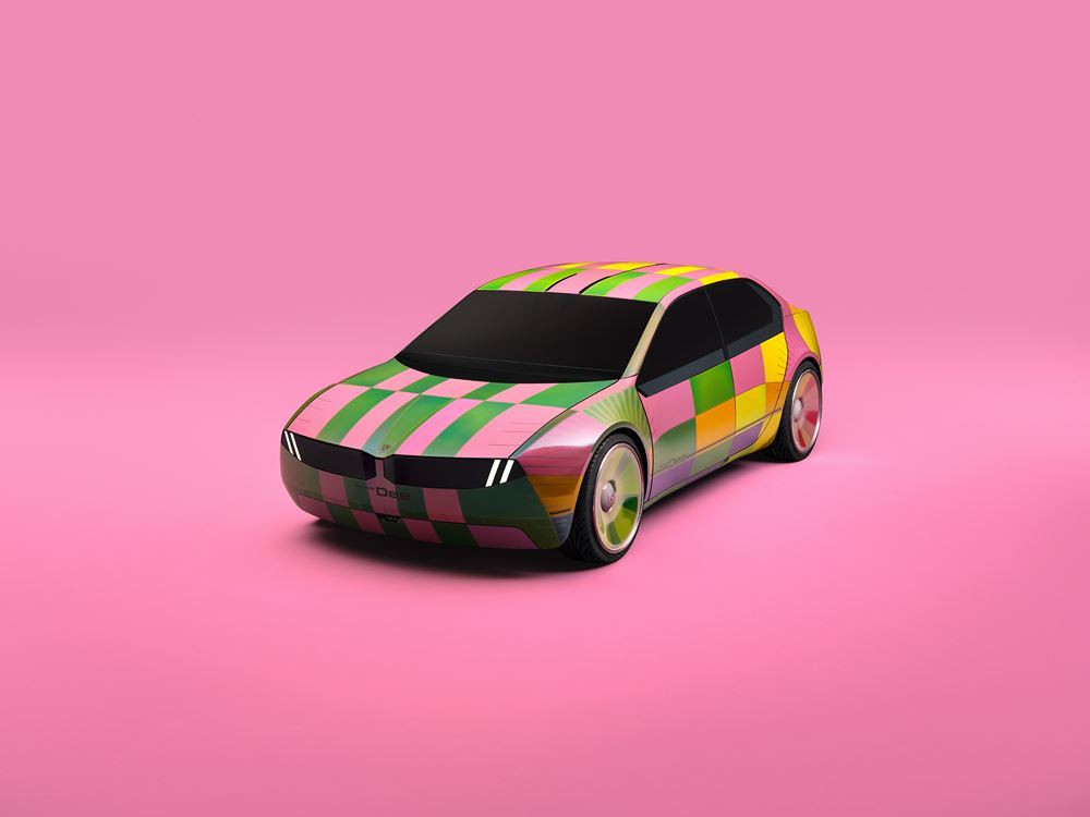 La technologie électrophorétique couleur peut faire évoluer la teinte de la carrosserie parmi 32 couleurs