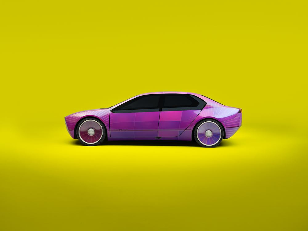 La technologie électrophorétique couleur peut faire évoluer la teinte de la carrosserie parmi 32 couleurs