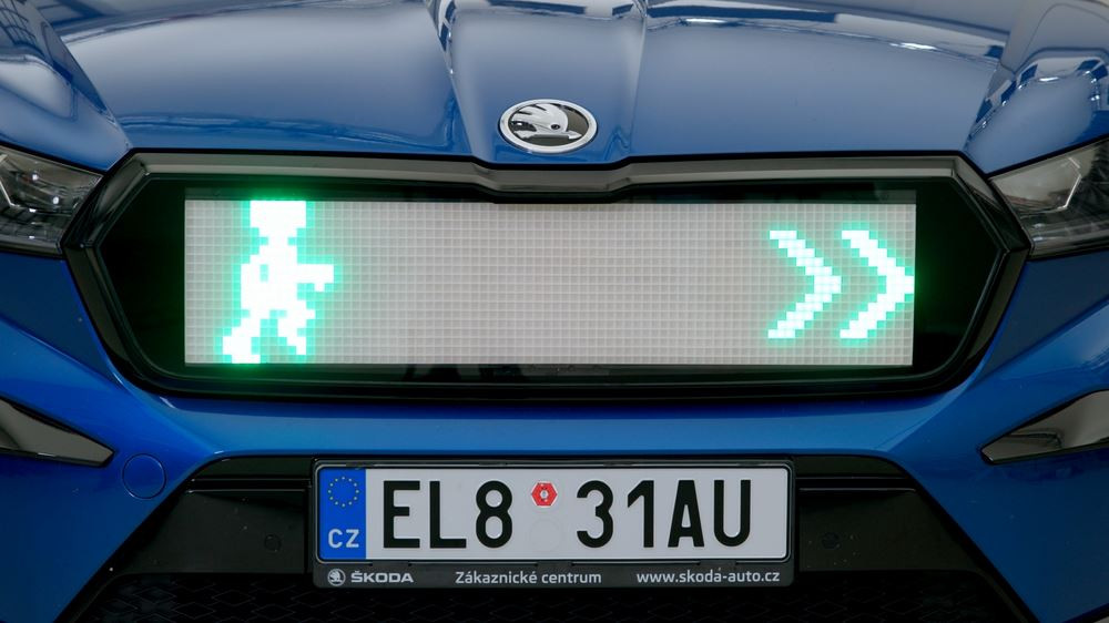 La calandre de signalisation à l'avant de la voiture pourrait communiquer avec son environnement