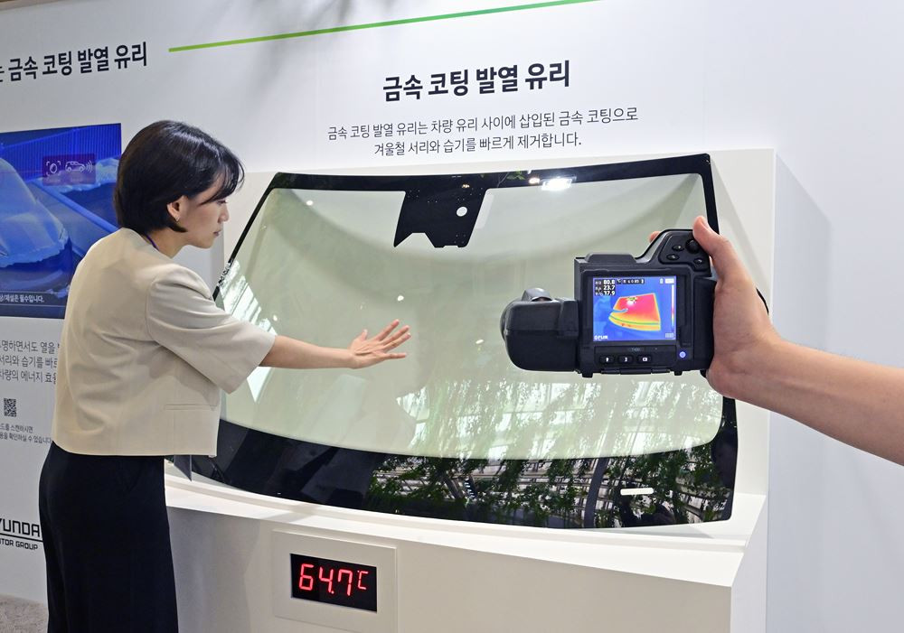 Un vitrage chauffant à revêtement métallique et technologie 48 V pour dégivrer les vitres d'un véhicule