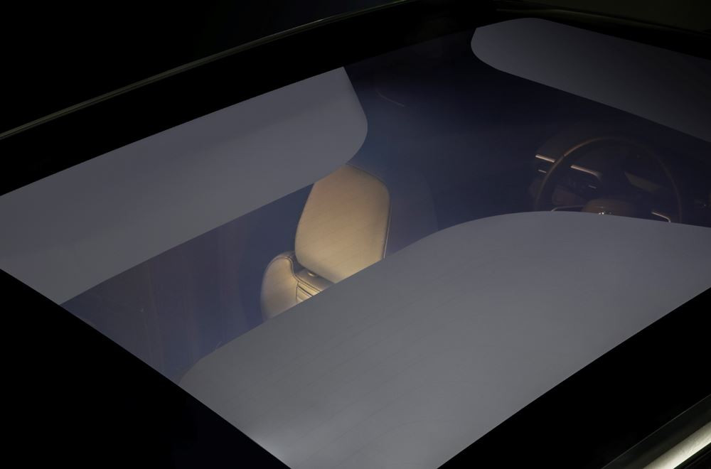 Un vitrage de toit interactif capable de passer d'un état transparent à un état opaque