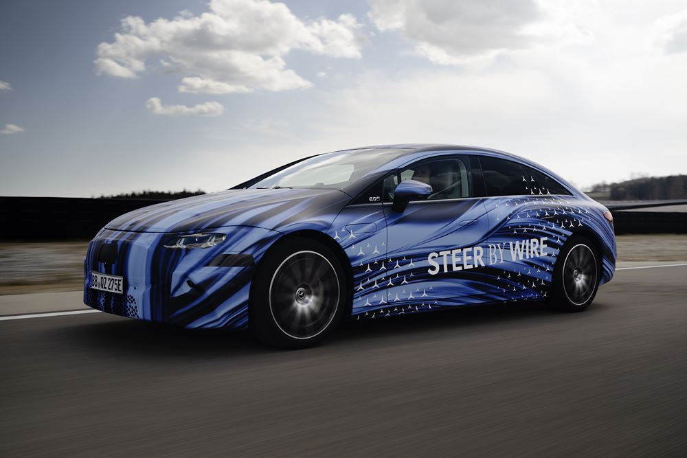 Le système de direction électrique Mercedes-Benz ne nécessite pas de liaison mécanique entre le volant et les roues avant