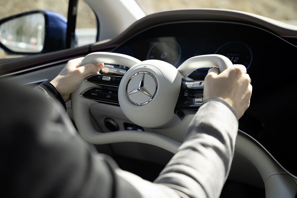Le système de direction électrique Mercedes-Benz ne nécessite pas de liaison mécanique entre le volant et les roues avant