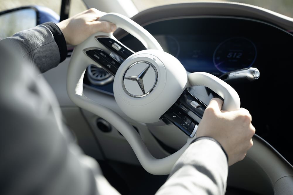 Le système de direction électrique Mercedes-Benz ne nécessite pas de liaison mécanique entre le volant et les roues avant