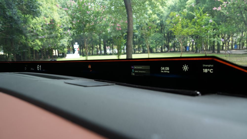 Le pare-brise Sekurit Immersive Vision est doté d'un bandeau d'affichage panoramique