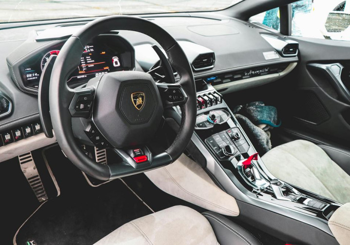 Acquérir les techniques du pilotage automobile dans le cadre d'un stage de pilotage