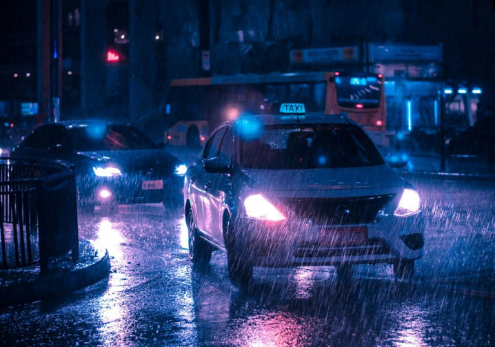 Comment éviter l'aquaplaning lors d'un épisode de fortes pluies