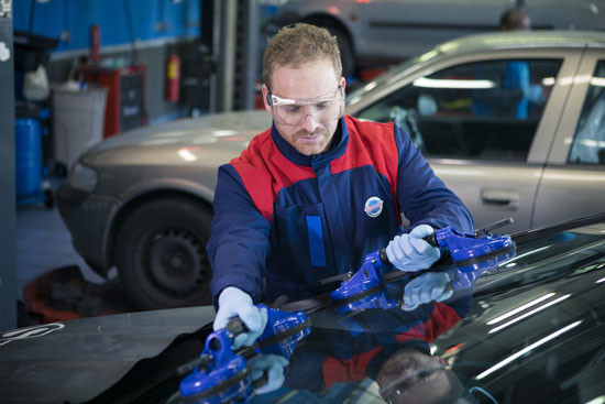 Le pare-brise est un élément constitutif et essentiel de la carrosserie d’une voiture