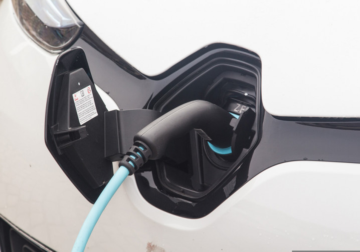 Comment optimiser le coût de la recharge d'une voiture électrique à domicile ?