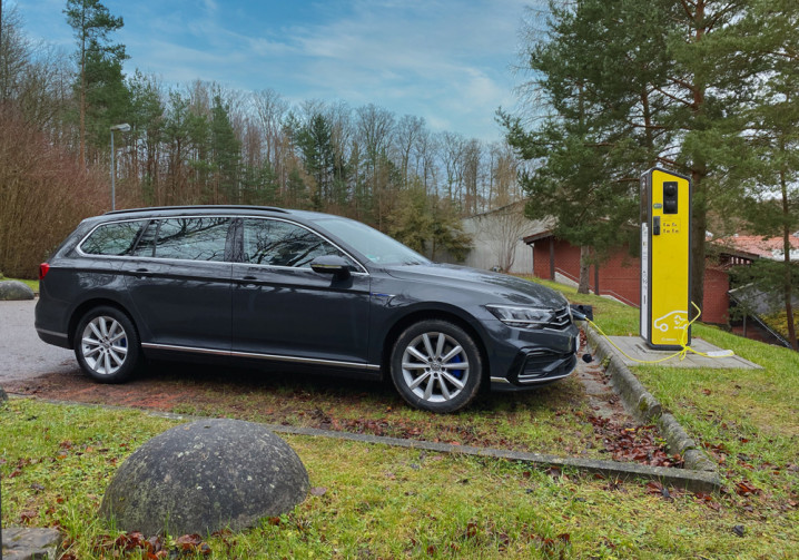 Les risques et limites à connecter une borne de recharge directement depuis le logement