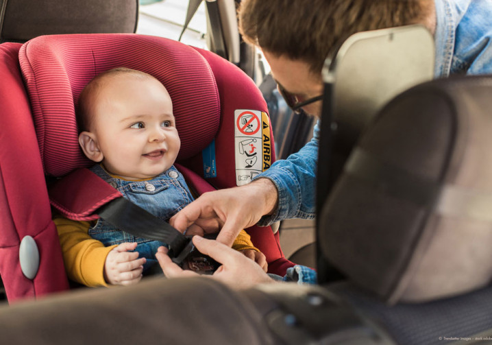 Comment sécuriser correctement un enfant dans un véhicule