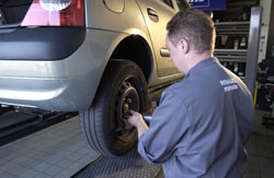 Contrôlez les pneus de votre voiture