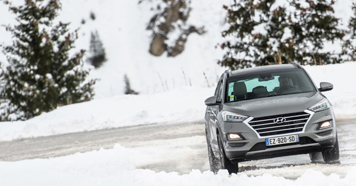 Prendre soin de sa voiture en hiver avant de prendre la route des sports d’hiver