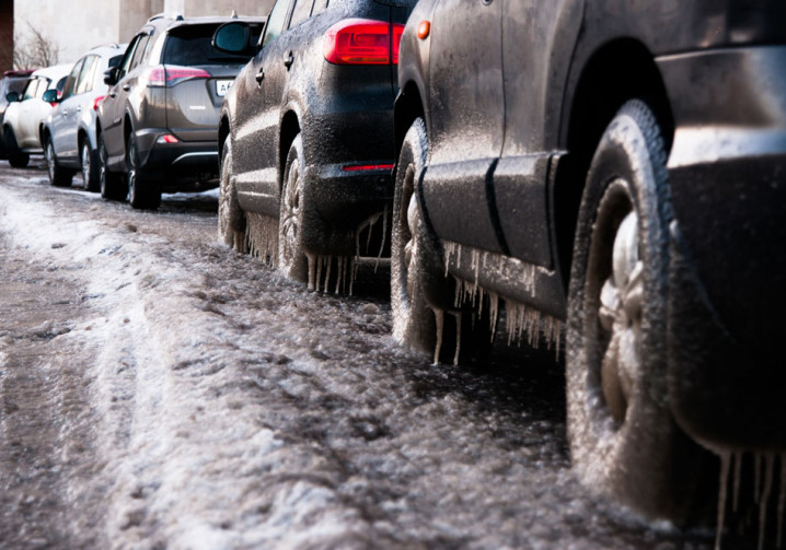 Conduite en hiver : les équipements incontournables pour prendre la route en sécurité