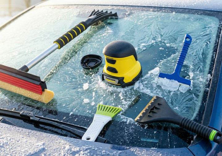 Des conseils pour dégivrer efficacement un pare-brise recouvert de glace par une matinée d'hiver glaciale