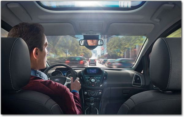 Ford dévoile un système de lecture audio des SMS au volant