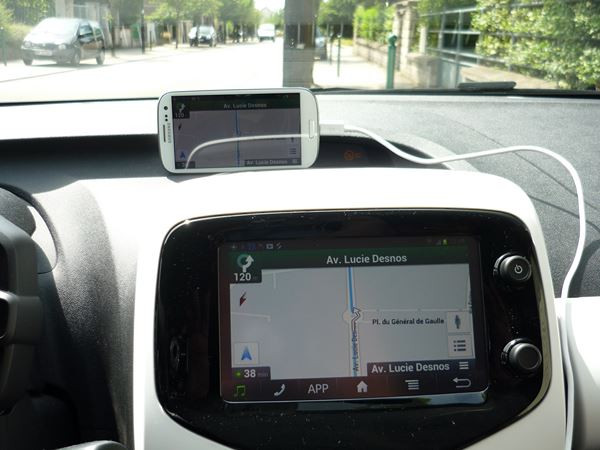 Le système MirrorLink intègre le smartphone à la voiture