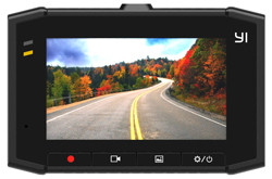 La caméra embarquée YI Ultra DashCam intègre un capteur de 4 millions de pixels