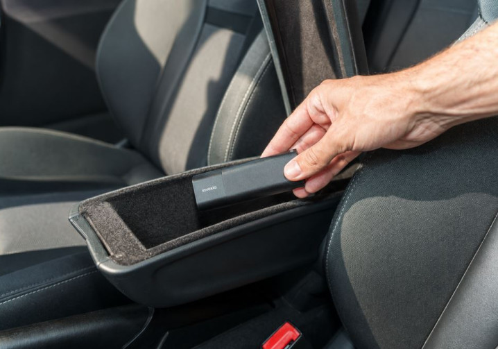 Le traceur GPS en temps réel Tracker Pro Max d'Invoxia indique sa position toute les secondes