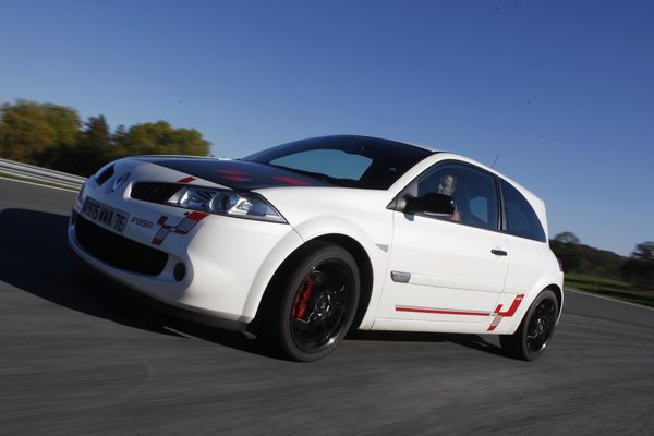 La Renault Megane R26.R élue « Sportive de l’année 2008 » par Echappement