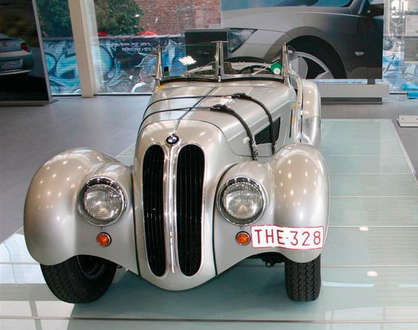 La BMW 328 célèbre ses 75 ans