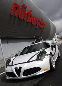 Un tour de la célèbre Nordschleife au volant de l'Alfa Romeo 4C en 8,04 mn