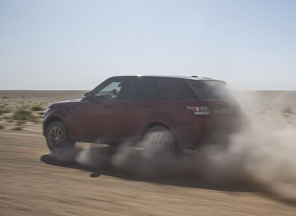 Le Range Rover Sport relève les défis du désert en un temps record
