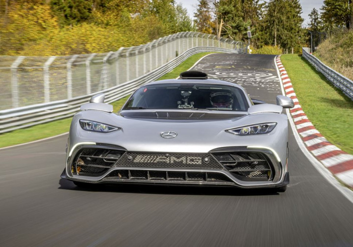 La Mercedes-AMG One boucle les 20,832 kilomètres de la Nürburgring-Nordschleife en 6:35.183 minutes