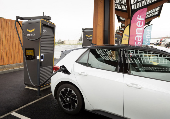 Seuls 2 Français sur 10 jugent que les véhicules électriques sont adaptés à l'autoroute