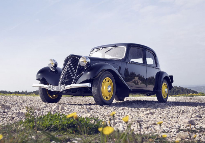La Traction Avant de Citroën a ouvert la voie à l'automobile moderne avec le principe de roues avant motrices et directrices