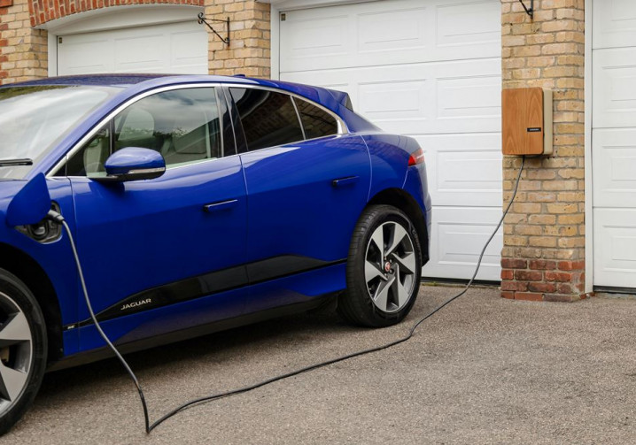 Moins d'un Français sur quatre pense que les infrastructures de recharge permettent une conduite électrique