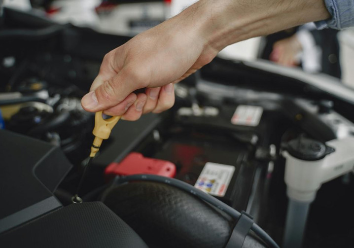 Près de 3 Français sur 5 ne font pas les contrôles nécessaires sur leur voiture avant de prendre la route des vacances