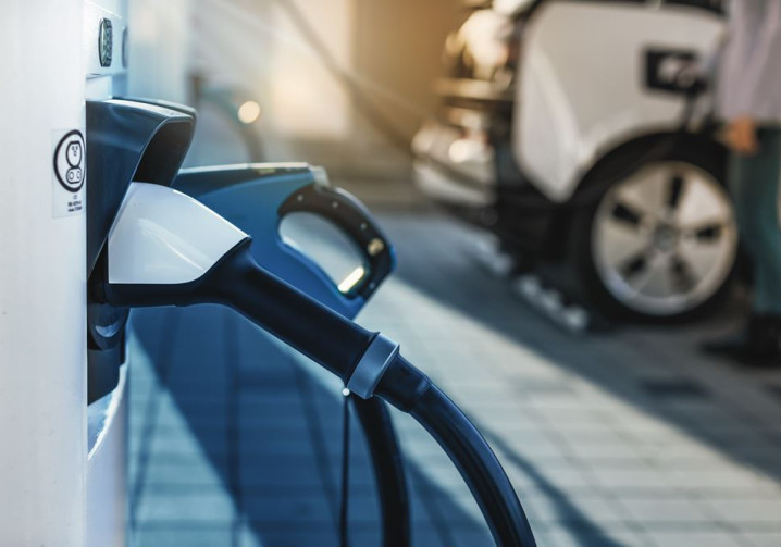 L'adhésion des Français au véhicule électrique est au ralenti