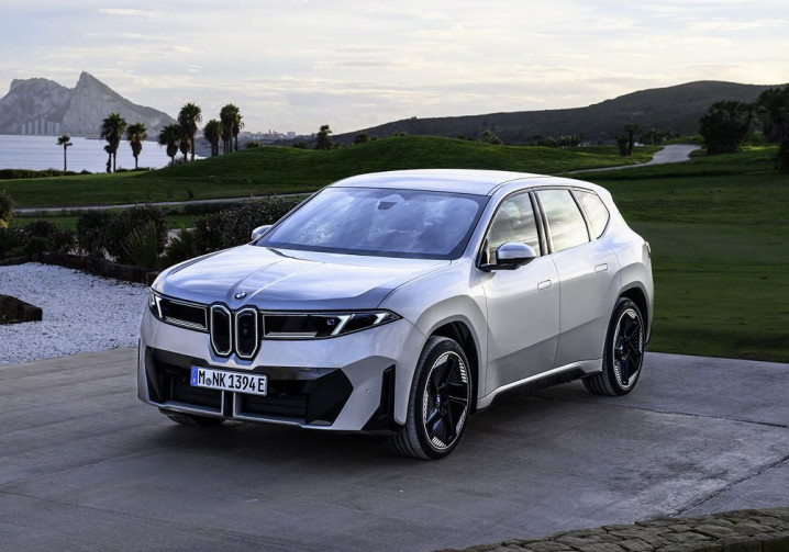 Le SUV électrique de taille intermédiaire BMW iX3 élu « World Car of the Year 2026 »