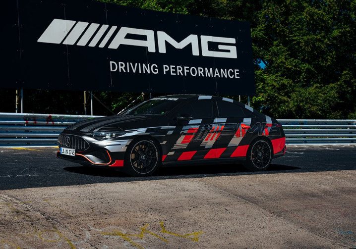 La Mercedes-AMG CLA 45 établit un record dans sa catégorie sur la Nürburgring-Nordschleife 7 min 32 s 070 sur la Nordschleife